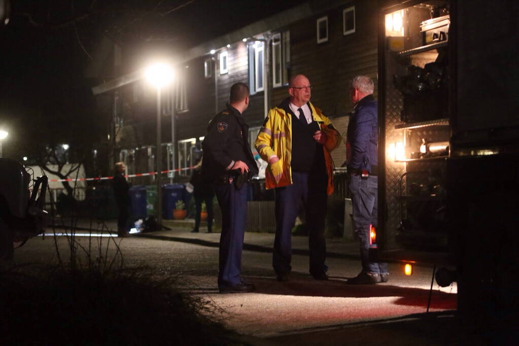 Dode en zwaargewonde gevonden in woning