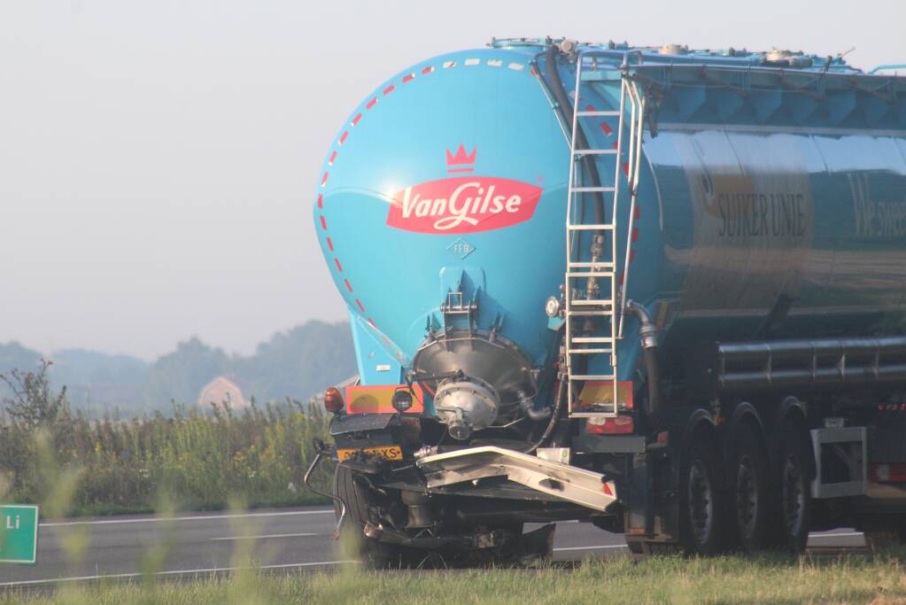 Auto rijdt op vrachtwagen bestuurder komt om