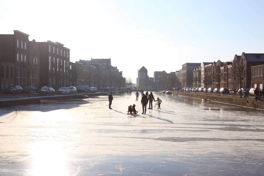 Veel schaatspret op de grachten van Vathorst