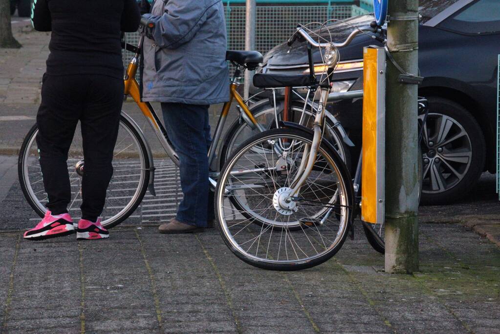 Fietser geschept door automobiliste