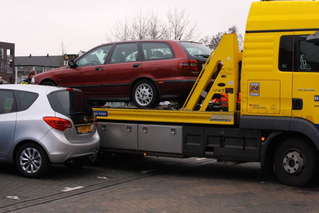 Auto te water geraakt tijdens parkeren