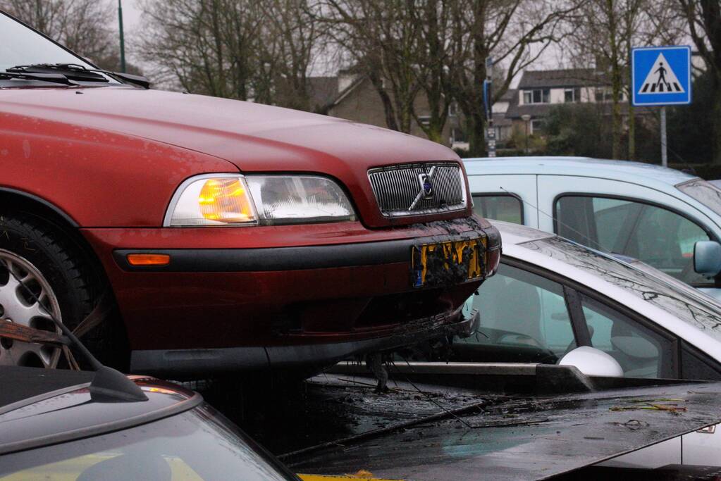 Auto te water geraakt tijdens parkeren