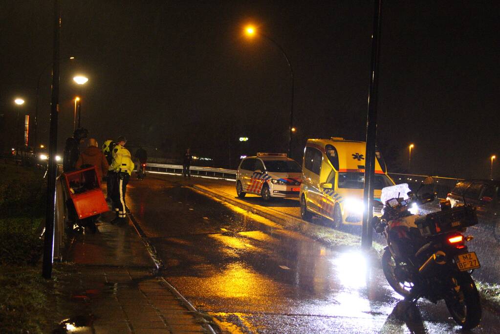 Maaltijdbezorger botst op wielrenner