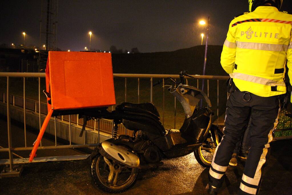Maaltijdbezorger botst op wielrenner