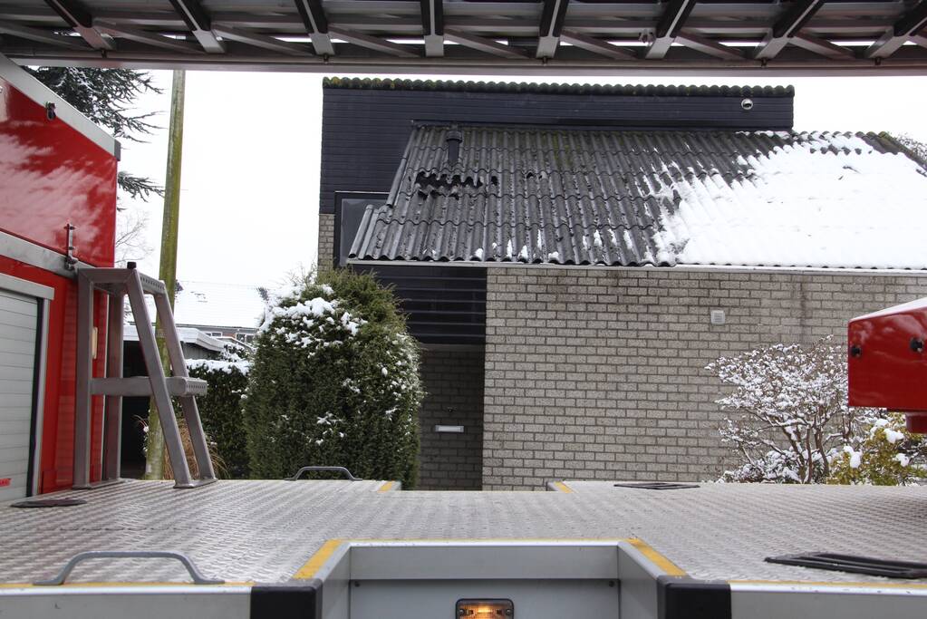 Veel rook bij uitslaande woningbrand