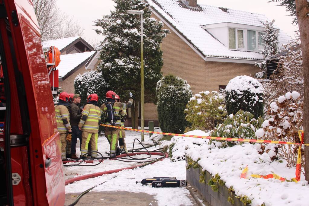 Veel rook bij uitslaande woningbrand