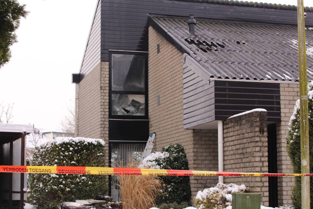 Veel rook bij uitslaande woningbrand