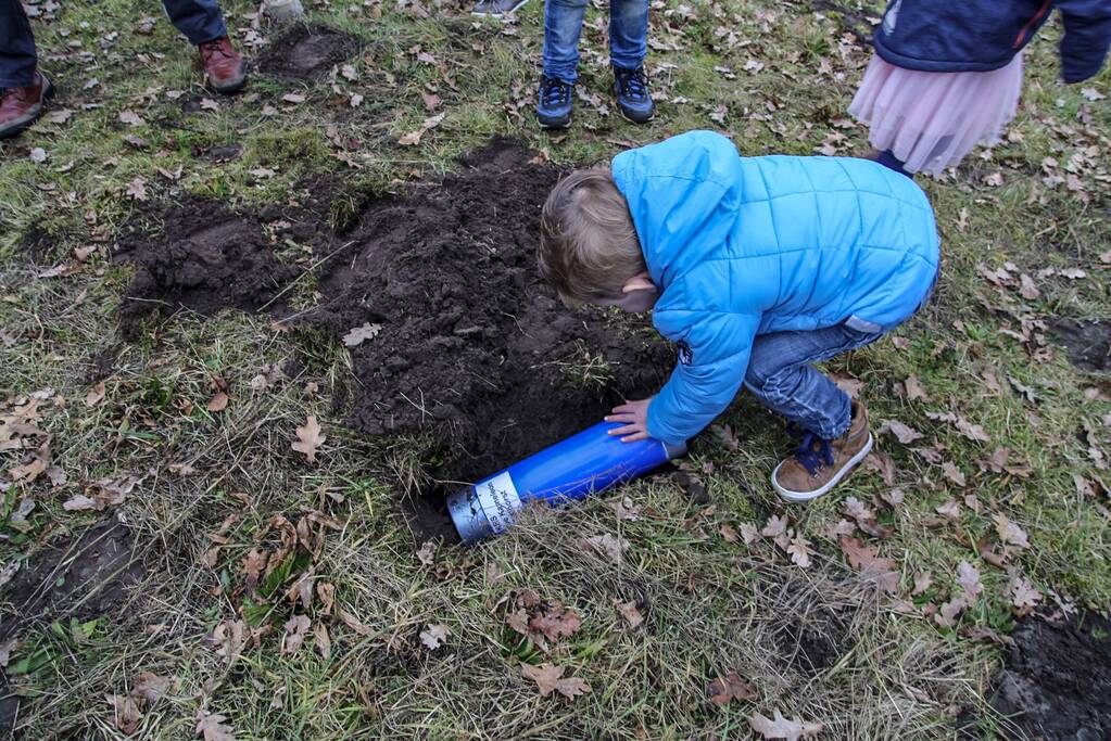 Kraan plaatst Schotse keien