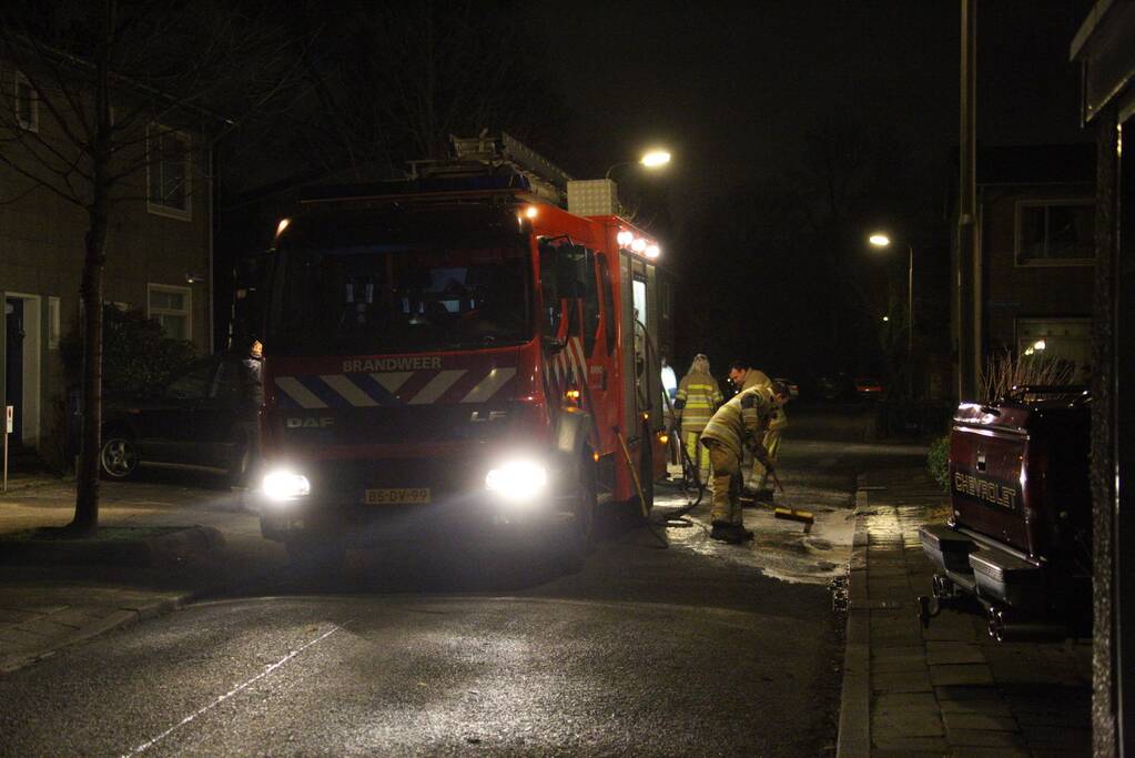 Weg bezaaid met liters olie