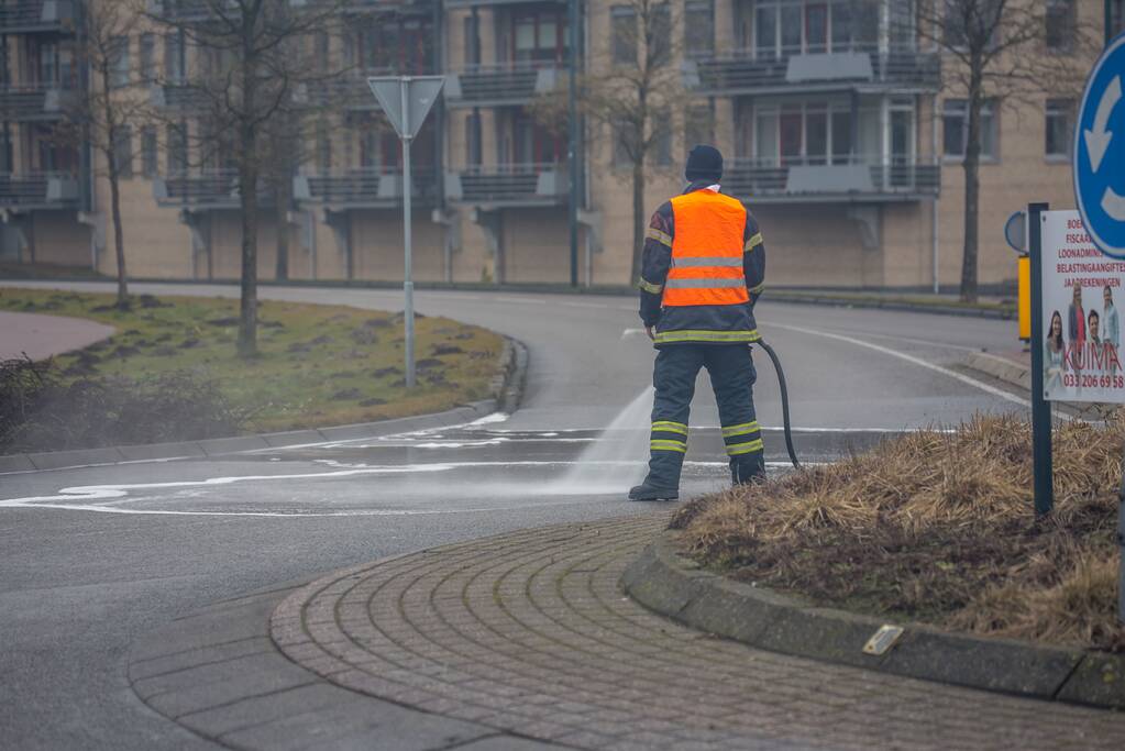 Vergeten tankdop zorgt voor vervuild wegdek