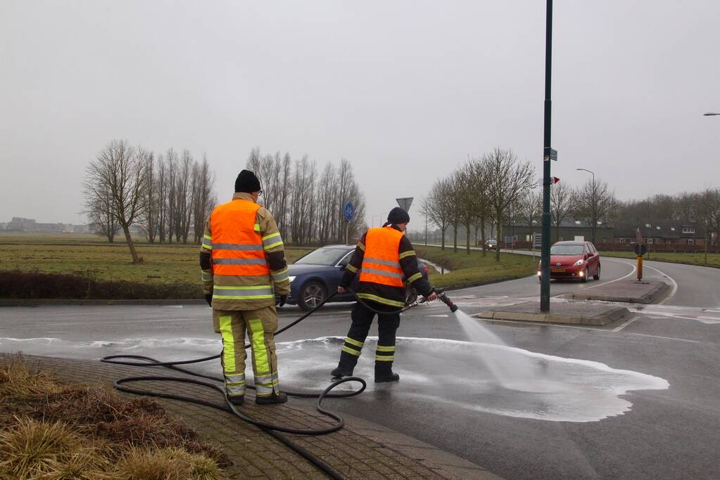 Vergeten tankdop zorgt voor vervuild wegdek