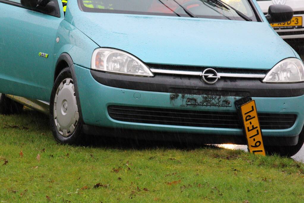 Automobilist botst met overstekende fietsster