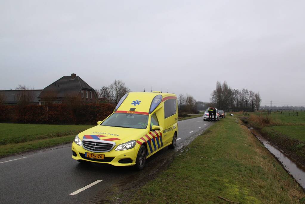 Automobilist rijdt snorscooter aan en slaat op de vlucht