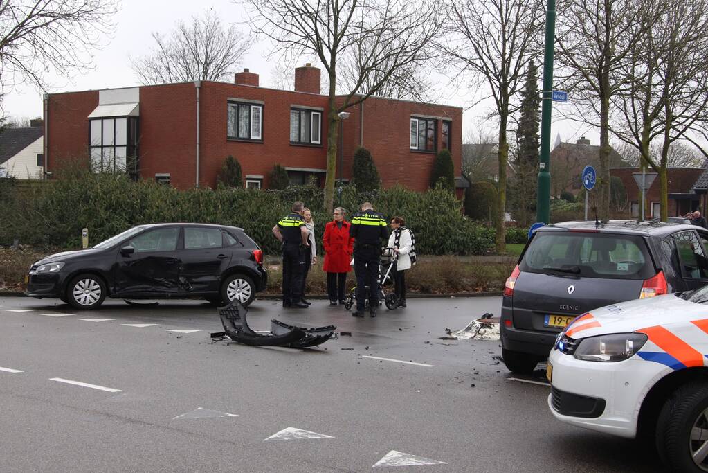 Flinke schade na botsing op kruising