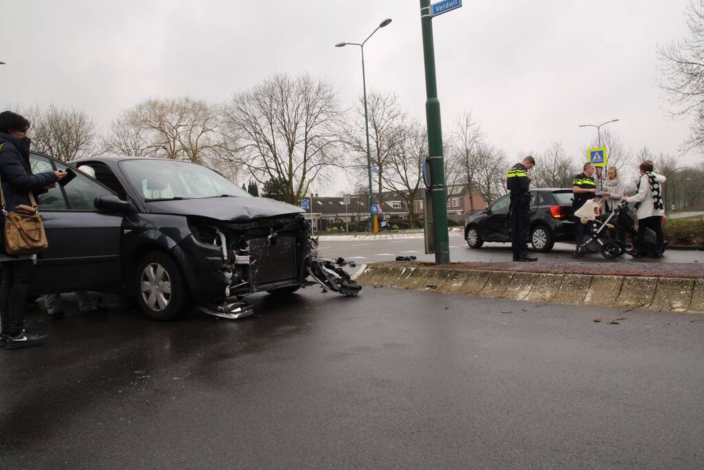 Flinke schade na botsing op kruising