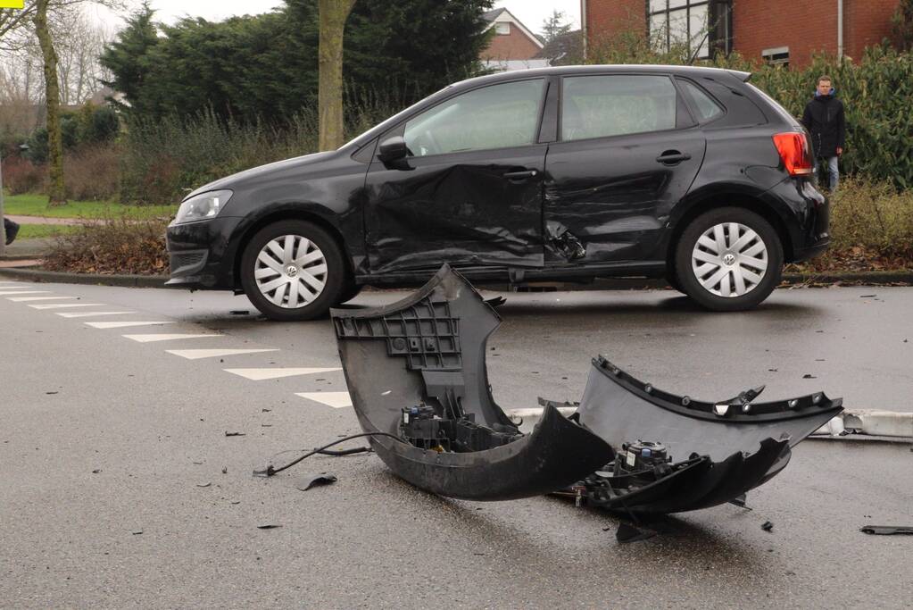 Flinke schade na botsing op kruising