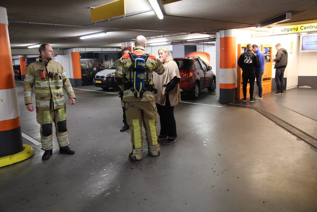 Brandweer rukt uit voor brand in parkeergarage