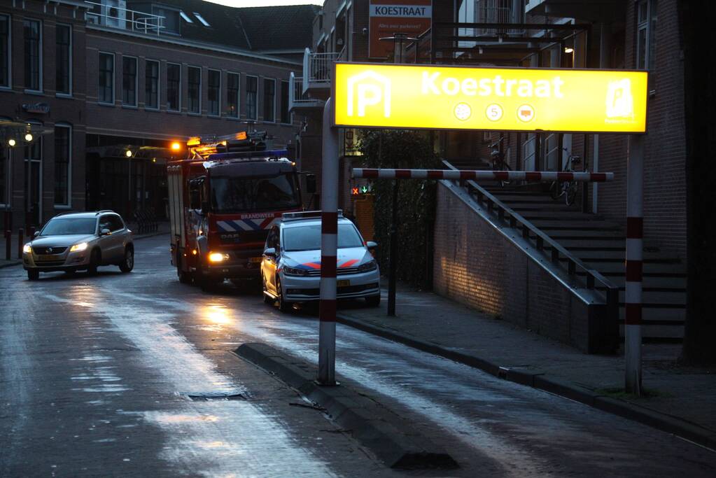 Brandweer rukt uit voor brand in parkeergarage