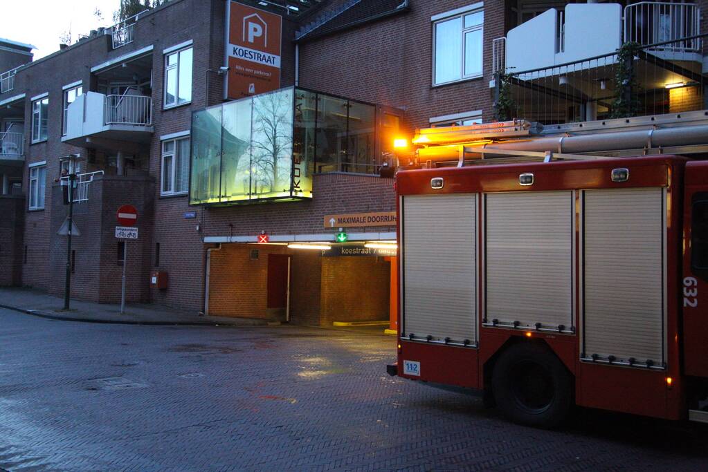 Brandweer rukt uit voor brand in parkeergarage