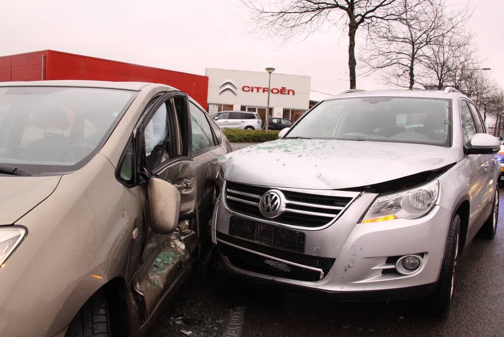 Veel schade na aanrijding