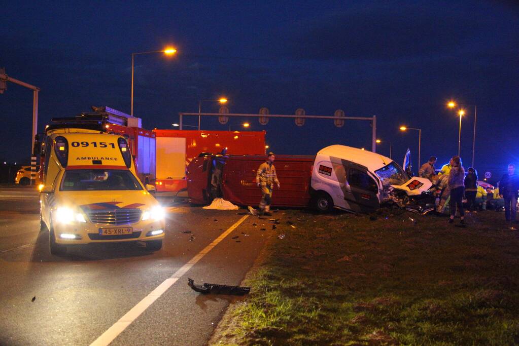 Dode en meerdere gewonden bij ernstig verkeersongeval