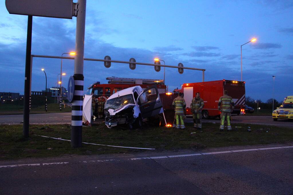 Dode en meerdere gewonden bij ernstig verkeersongeval