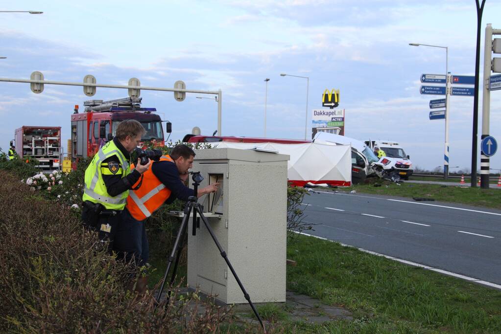 Dode en meerdere gewonden bij ernstig verkeersongeval