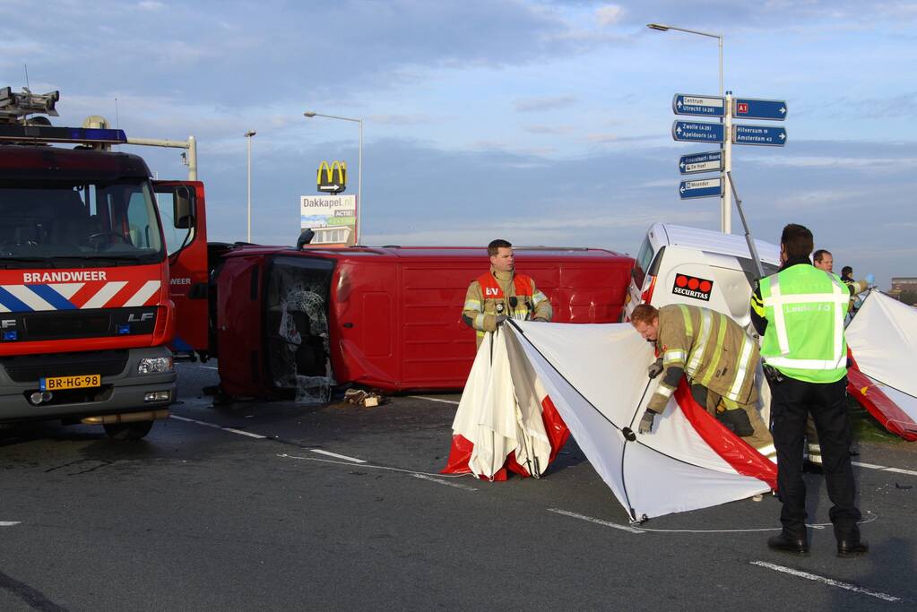 Dode en meerdere gewonden bij ernstig verkeersongeval