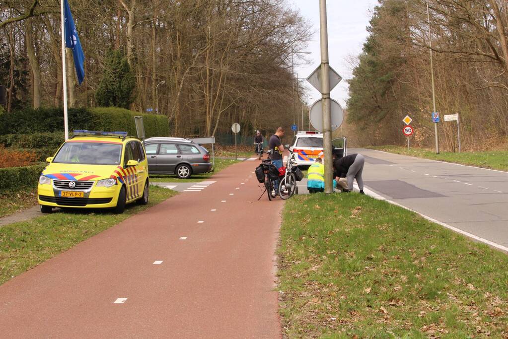 Fietsster gewond na botsing met auto