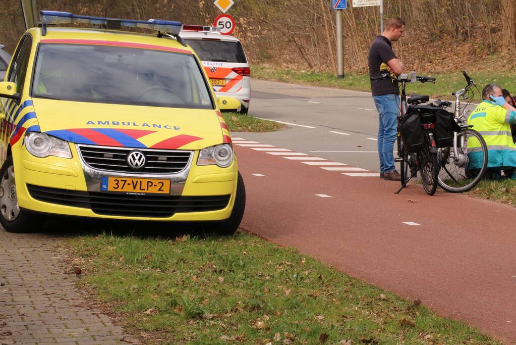 Fietsster gewond na botsing met auto