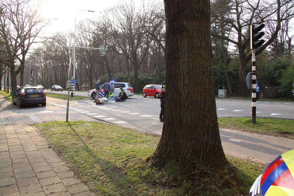 Overstekende bromfietster aangereden