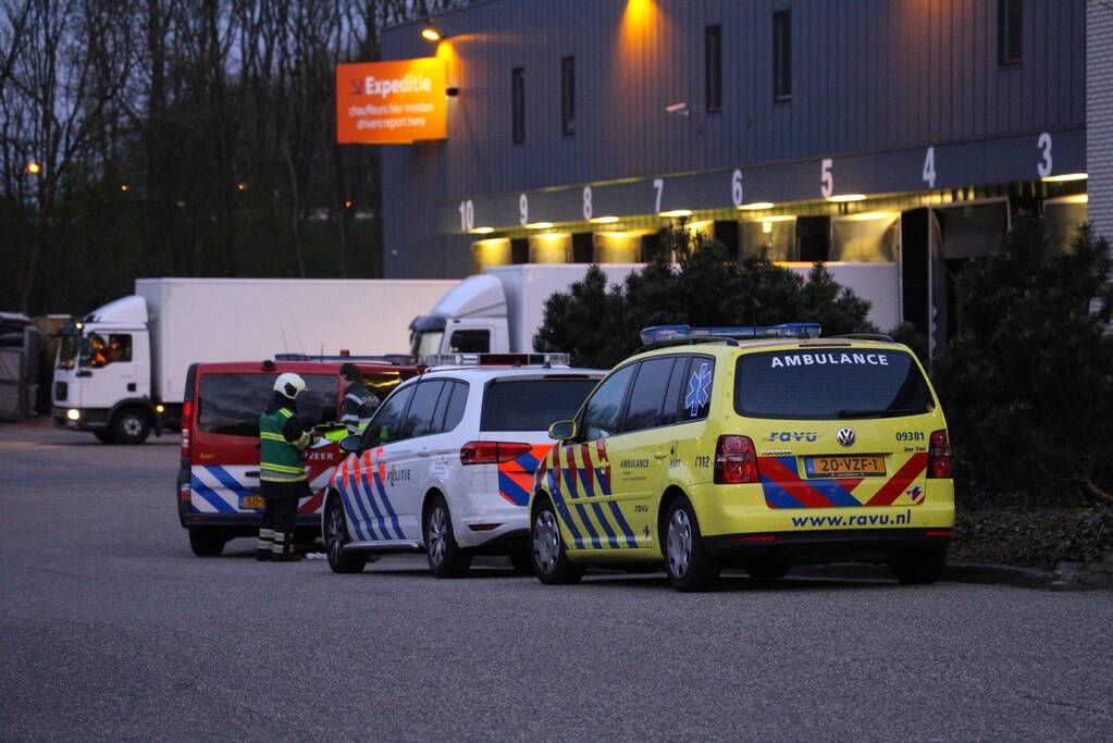 Vrachtwagen lekt onbekende vloeistof