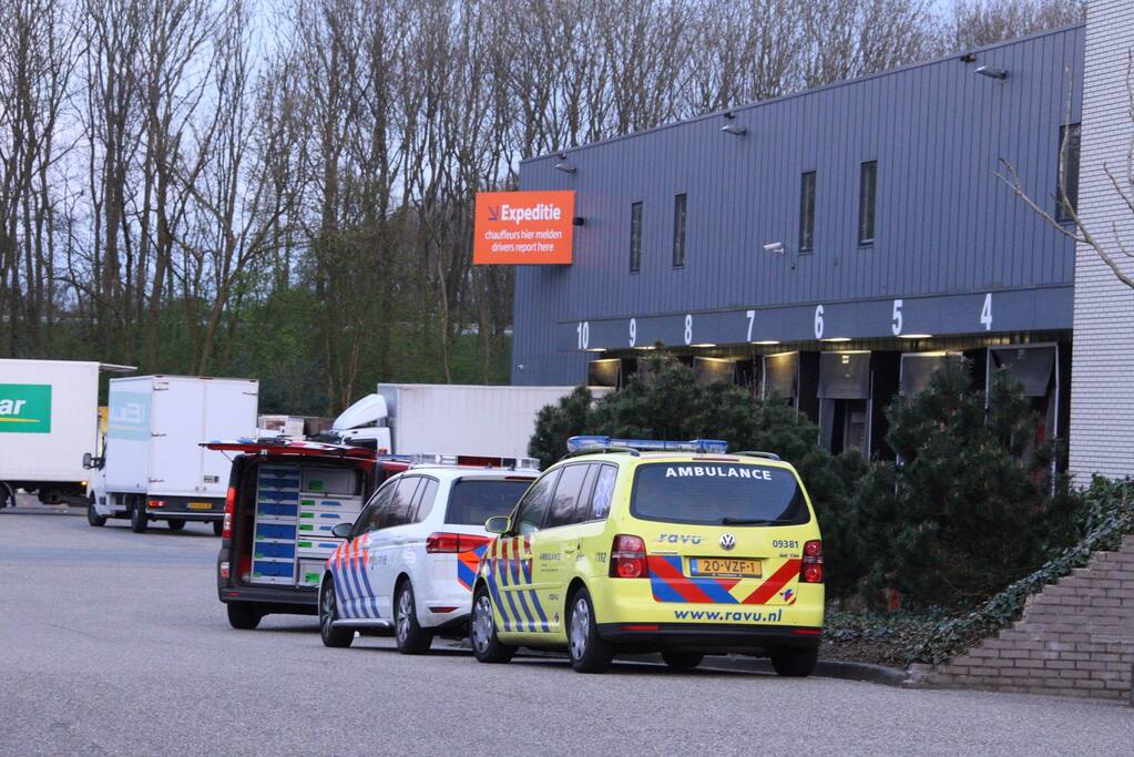 Vrachtwagen lekt onbekende vloeistof