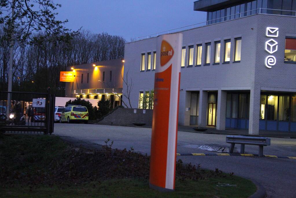 Vrachtwagen lekt onbekende vloeistof