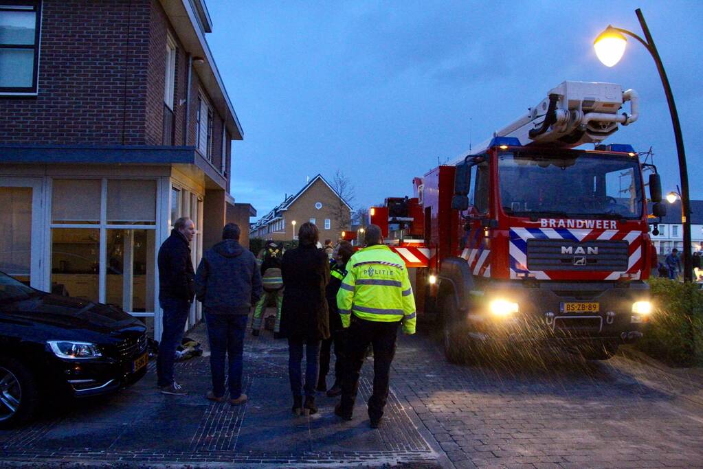Buurt loopt uit bij schoorsteenbrand