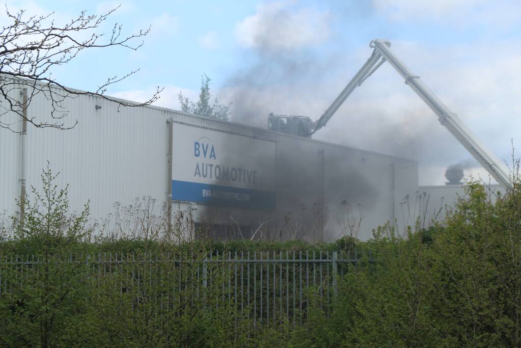 Veel rookontwikkeling bij zeer grote brand
