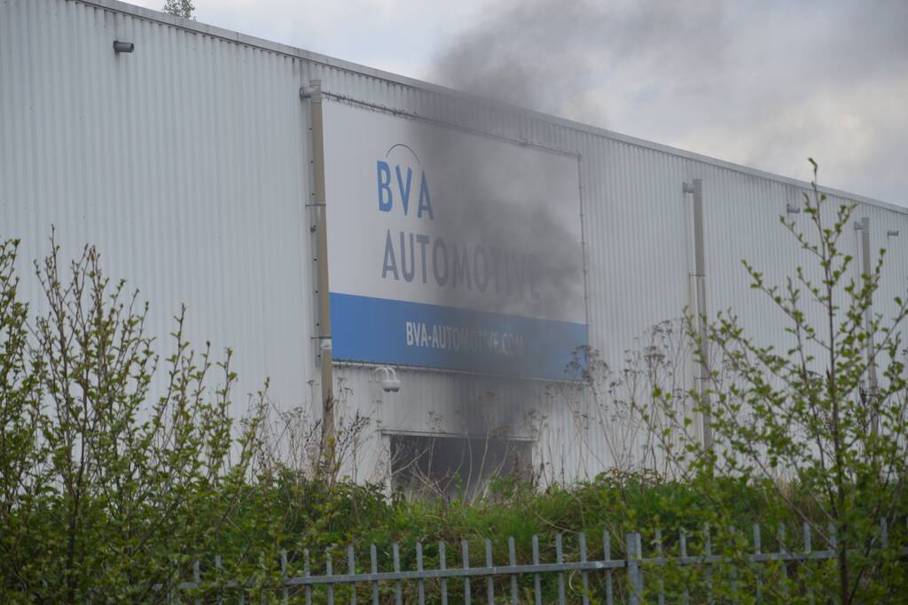 Veel rookontwikkeling bij zeer grote brand