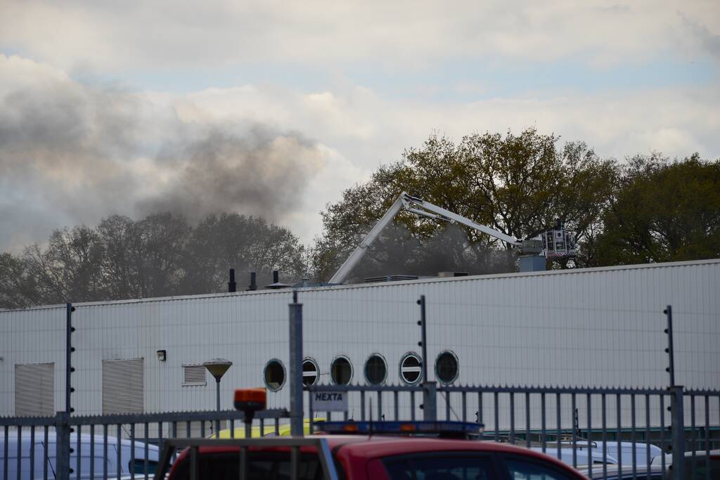 Veel rookontwikkeling bij zeer grote brand