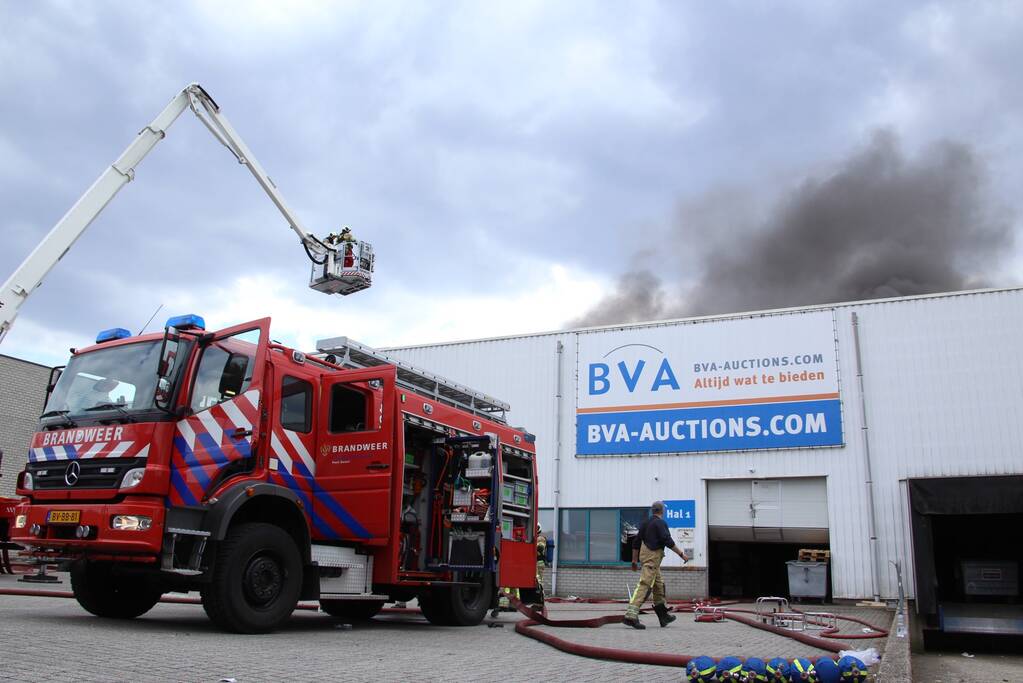 Veel rookontwikkeling bij zeer grote brand