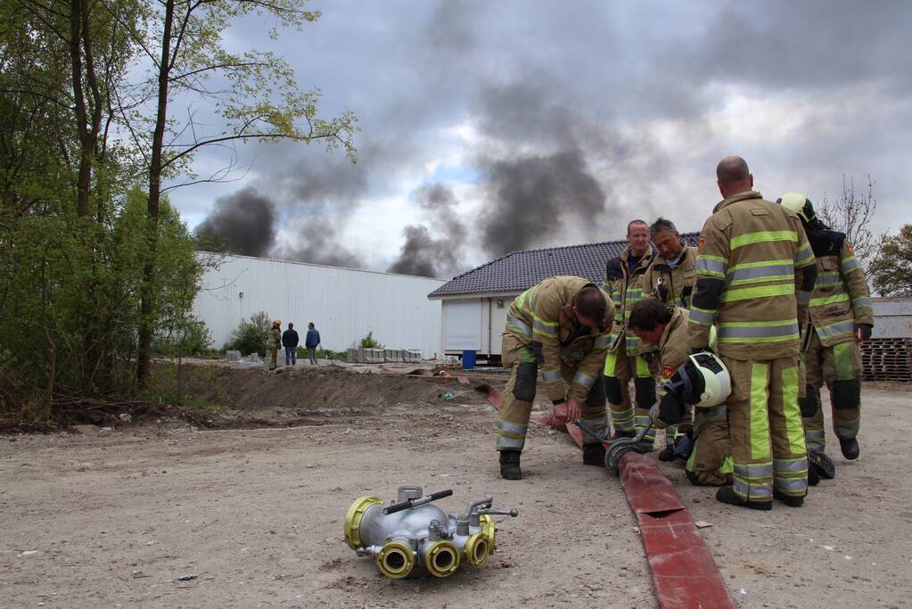 Veel rookontwikkeling bij zeer grote brand