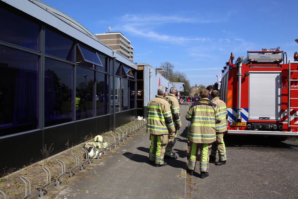 Europees ballroom dancing gestaakt door brand