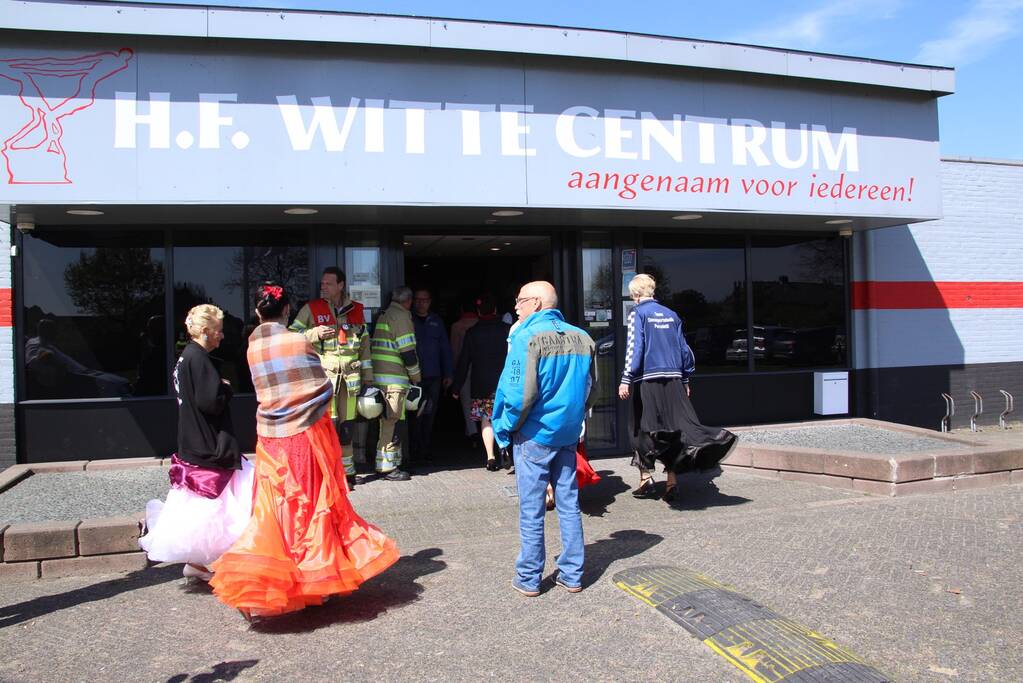 Europees ballroom dancing gestaakt door brand