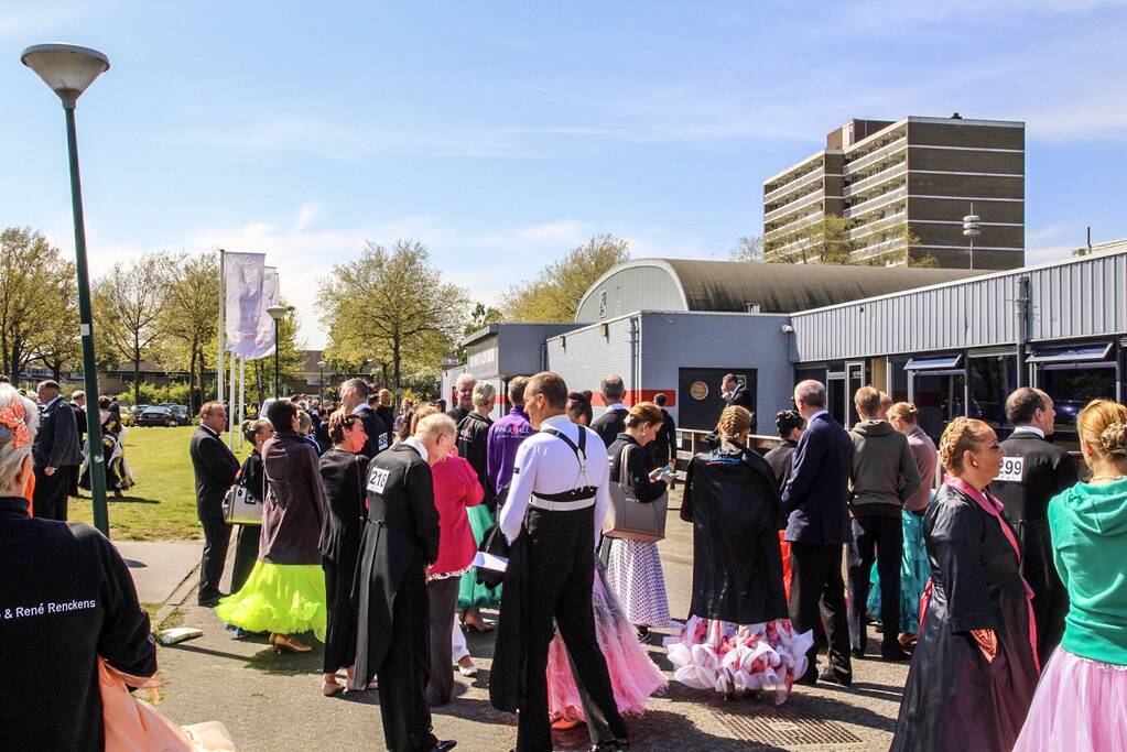 Europees ballroom dancing gestaakt door brand