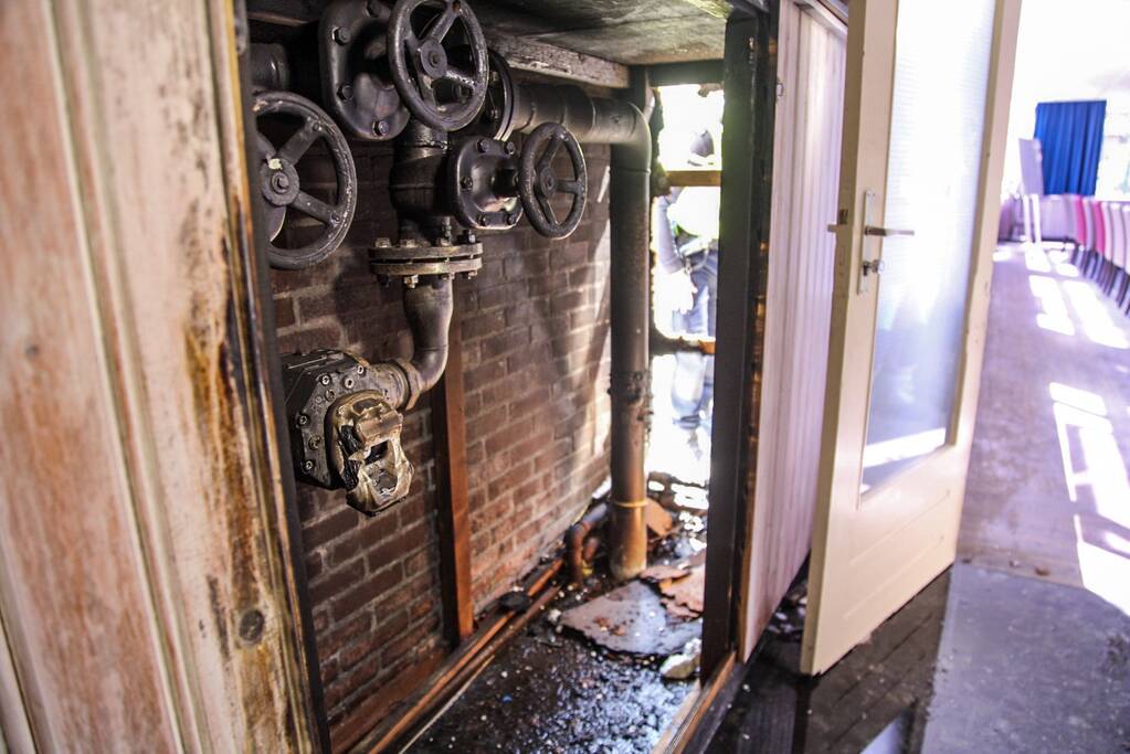 Europees ballroom dancing gestaakt door brand