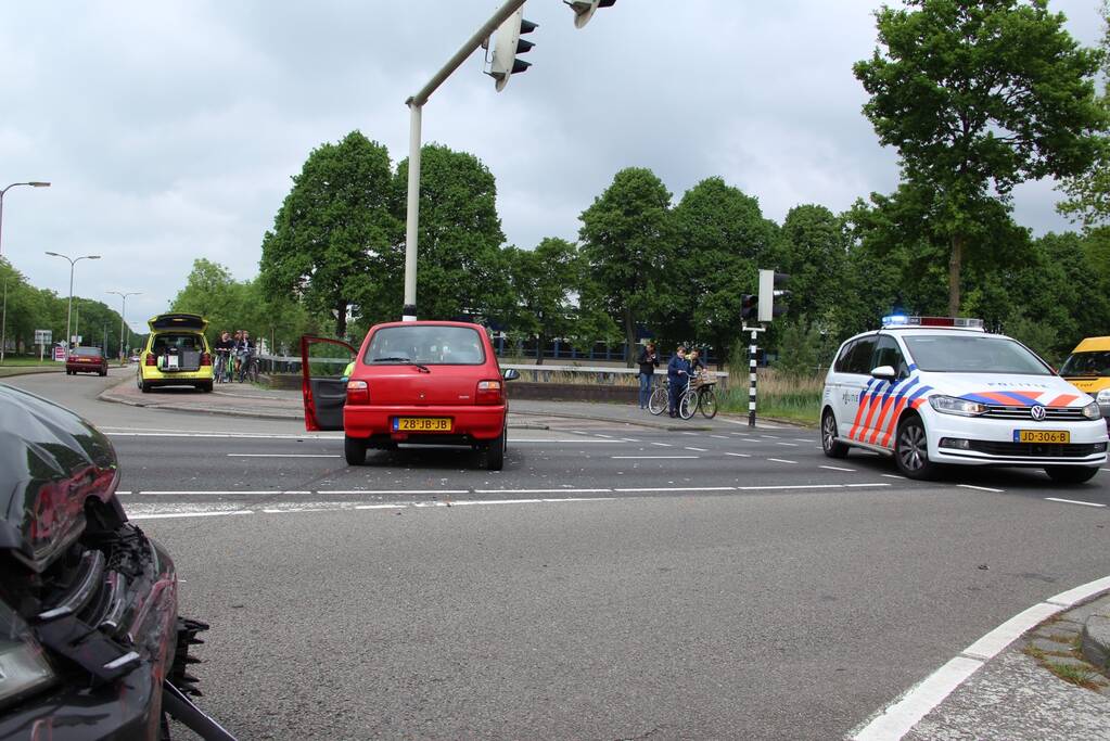Veel schade na botsing op kruising