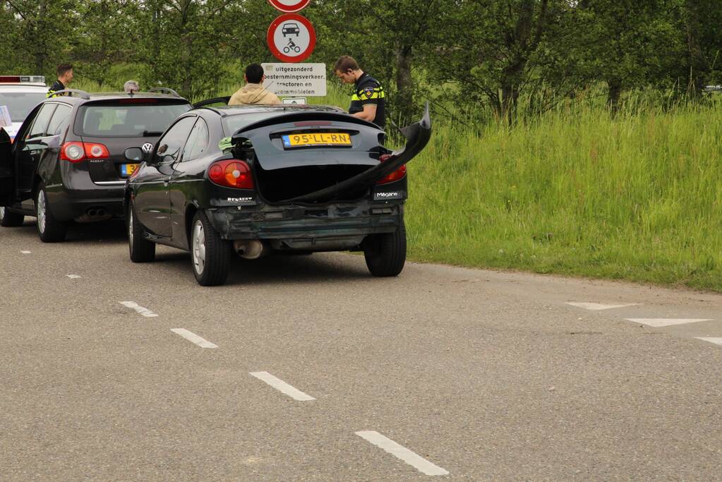 Schade bij botsing op rotonde