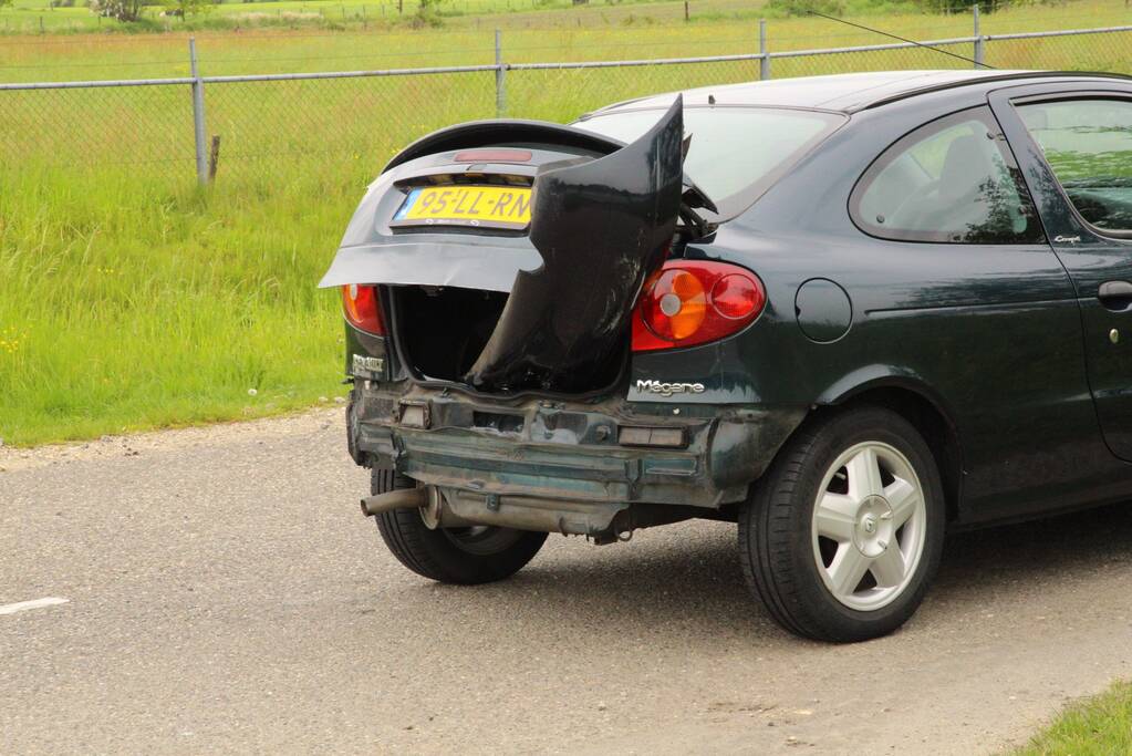 Schade bij botsing op rotonde