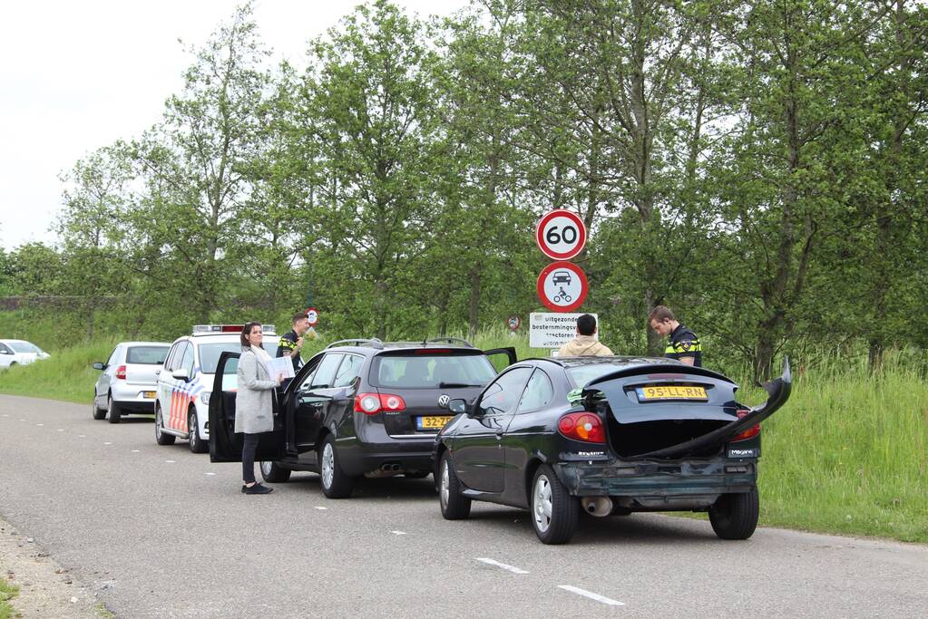 Schade bij botsing op rotonde
