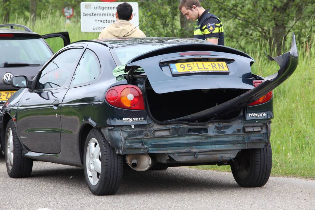 Schade bij botsing op rotonde