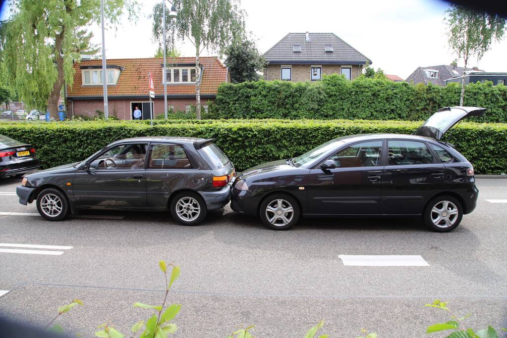 Kind krijgt troostbeertje na kop-staartbotsing